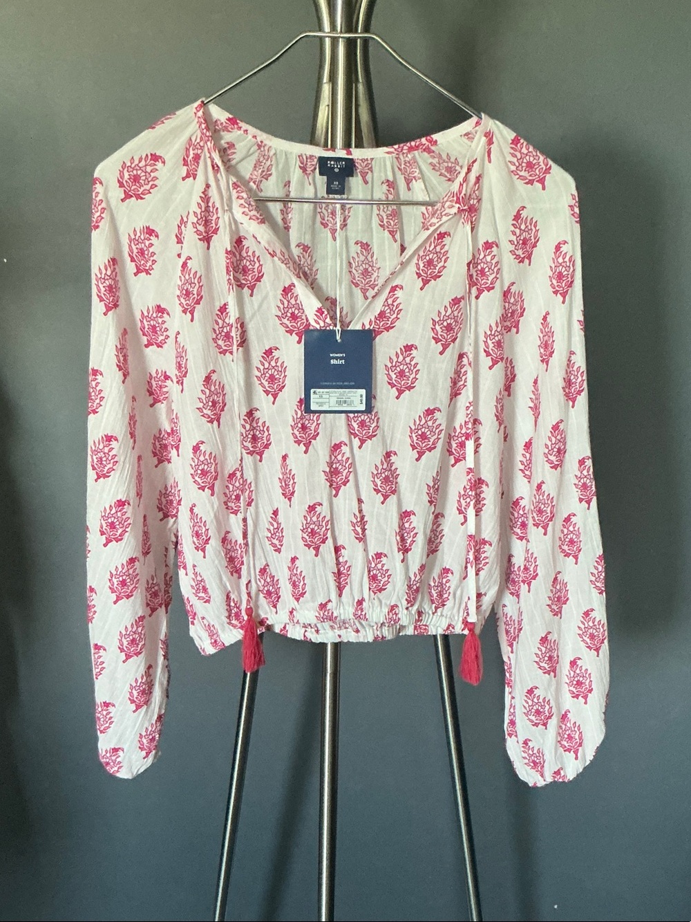 Splendid White Blouse with Pink Floral Print and Tie Hem